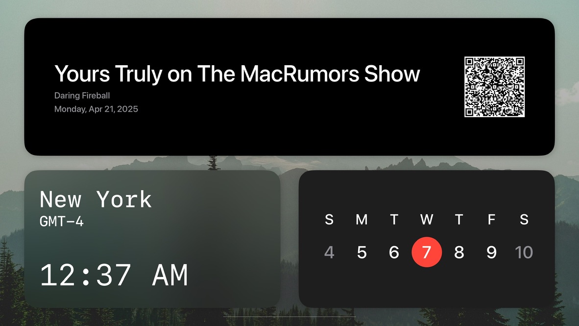 MacRumors article widget with QR code, clock, and weekly calendar